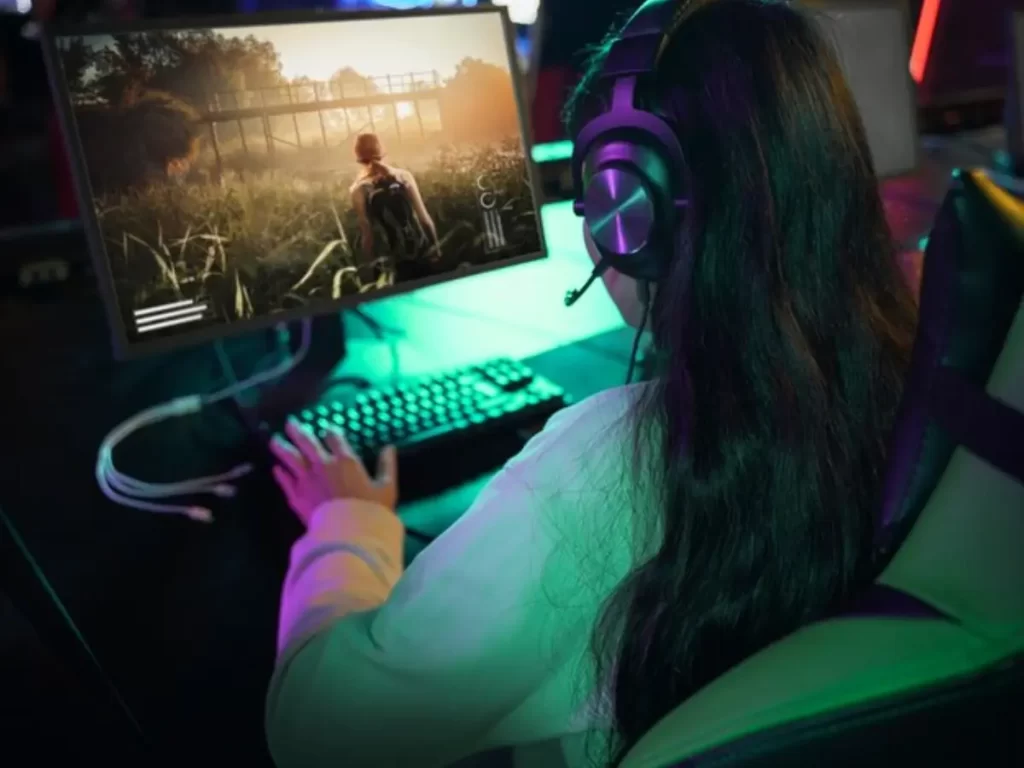 menina jovem jogos no computador