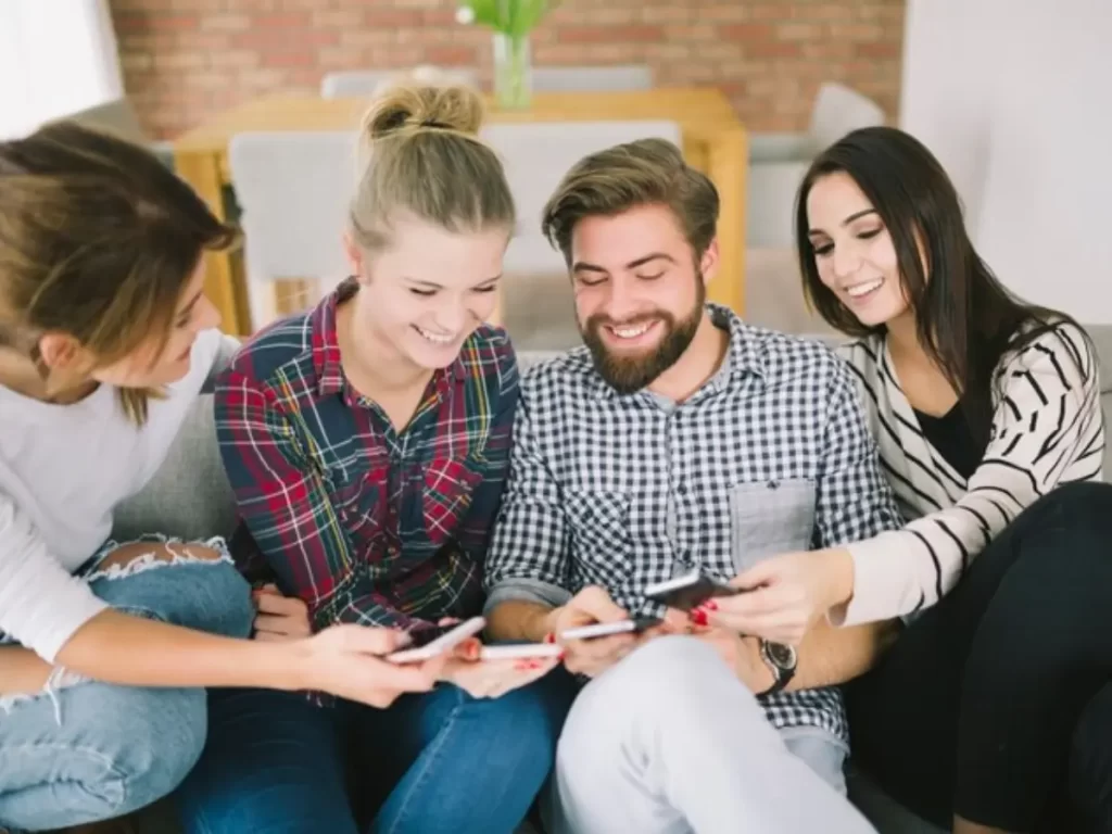 amigos escolhendo os jogos para jogar