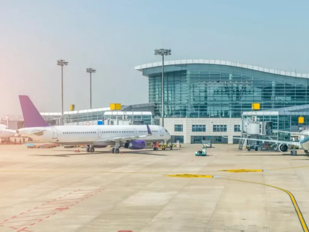 imagem avião saindo do aeoroporto