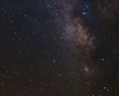 Foto do espaço cheio de estrelas