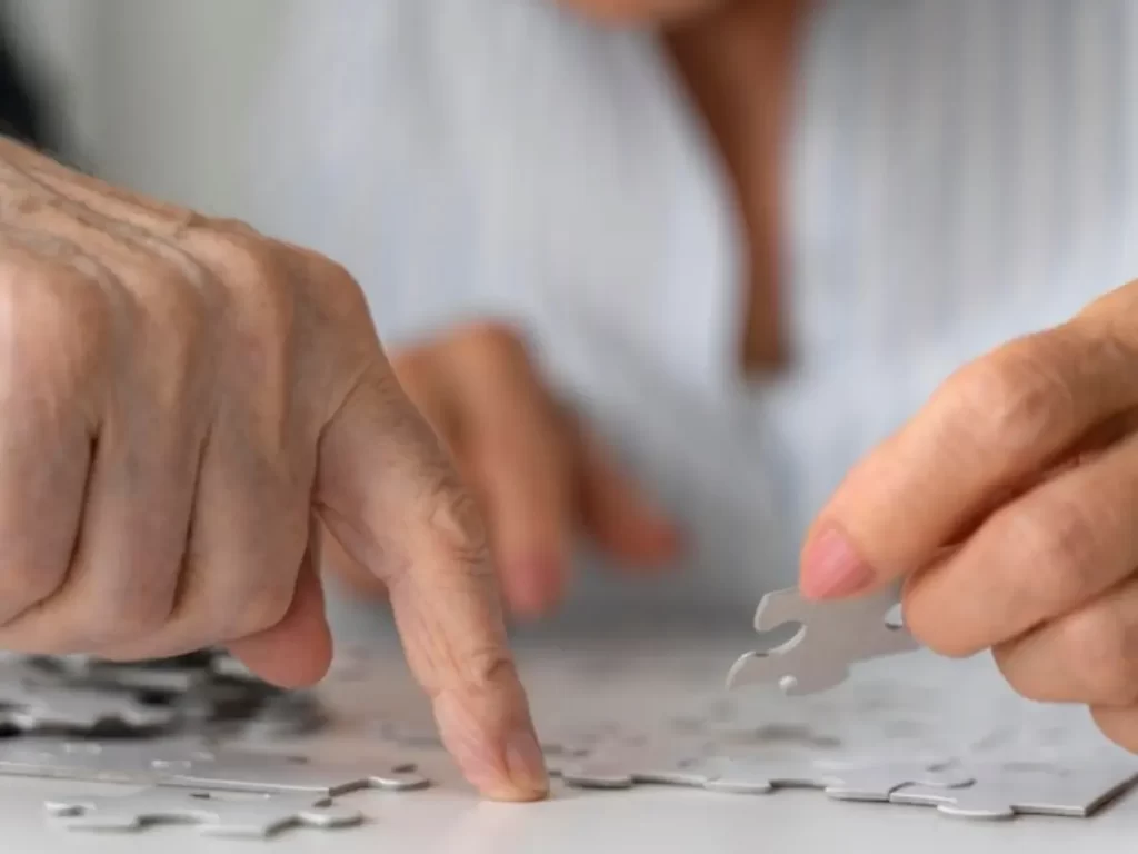 idosos enfrentando a doença de alzheimer